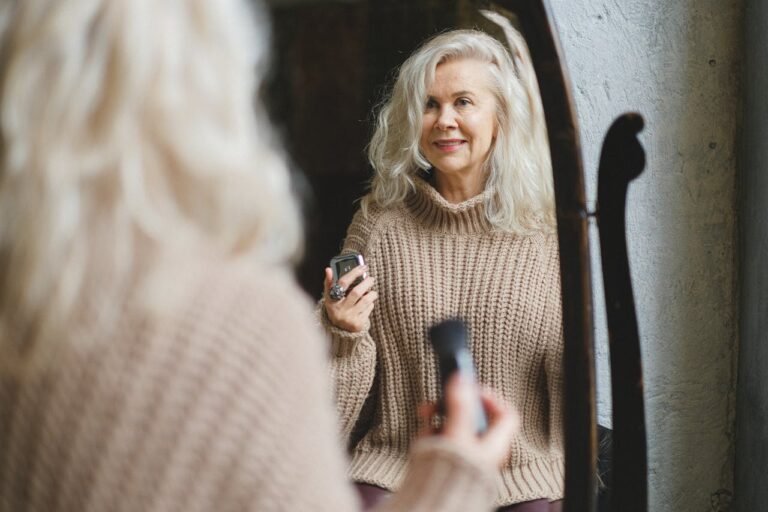 Coupe cheveux blancs femme 60 ans