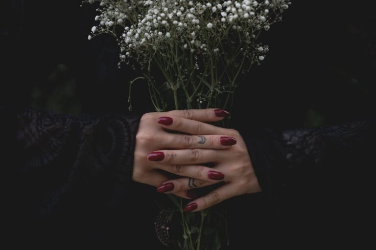 Ongles rouge bordeaux