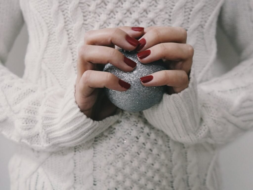 Ongles rouge bordeaux