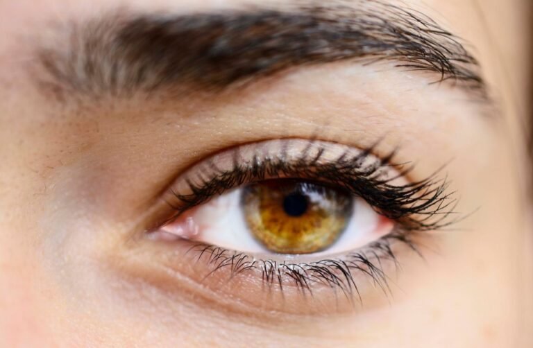Yeux couleur noisette