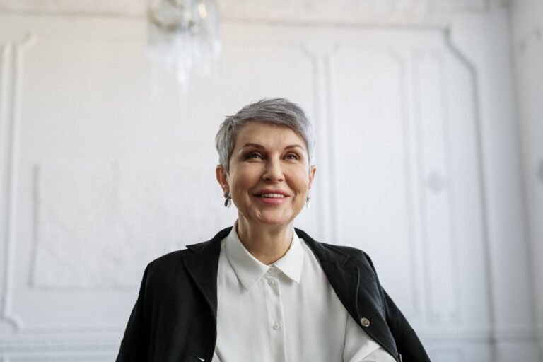 Coupe de cheveux courte femme 60 ans