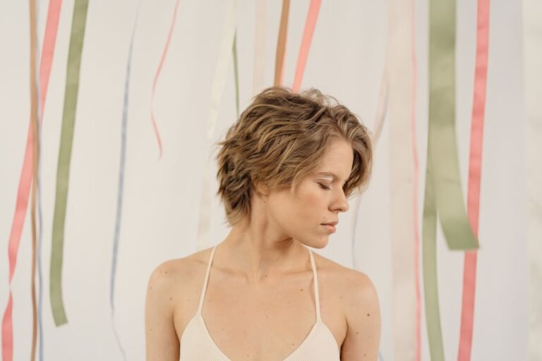 Coupe courte femme moderne