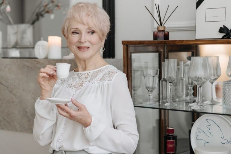 Coiffure femme de 70 ans aux cheveux fins