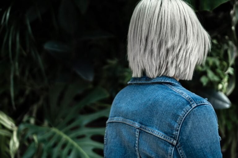 Coupe mi-longue dégradée effilée