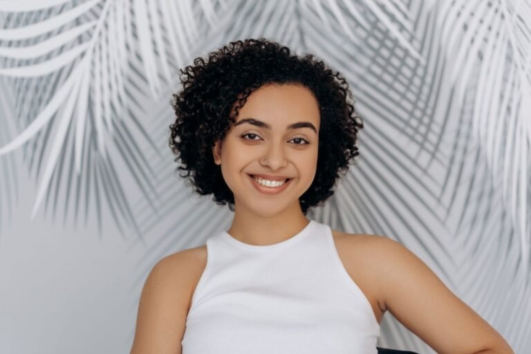 Coupe courte pour cheveux frisés