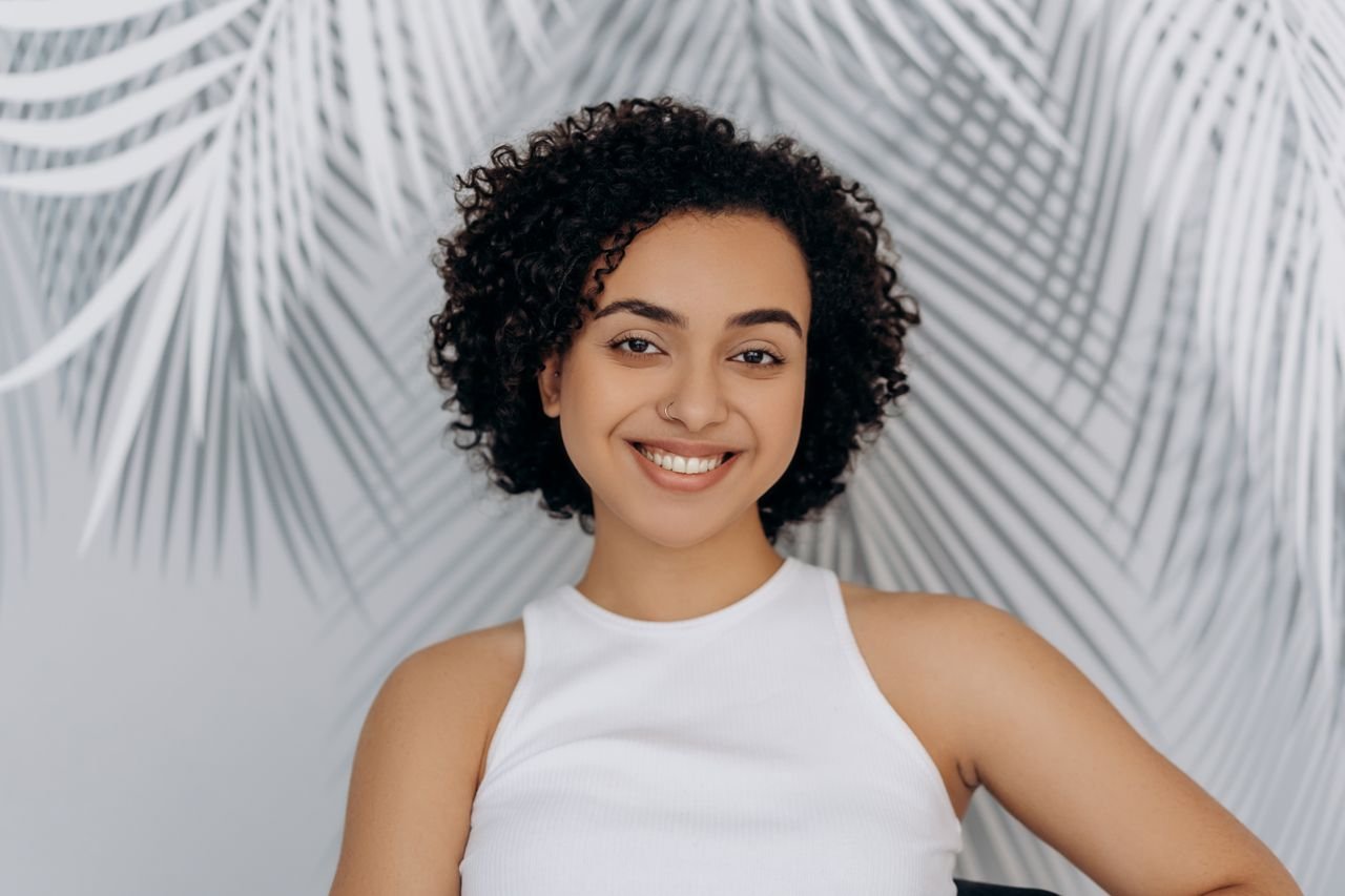 Coupe courte pour cheveux frisés