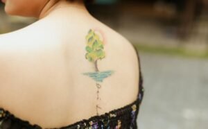 Tatouage arbre de vie femme